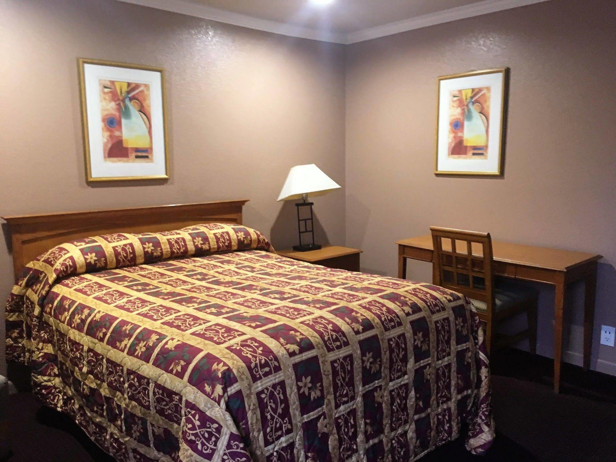 Mission Motel Линвуд Экстерьер фото