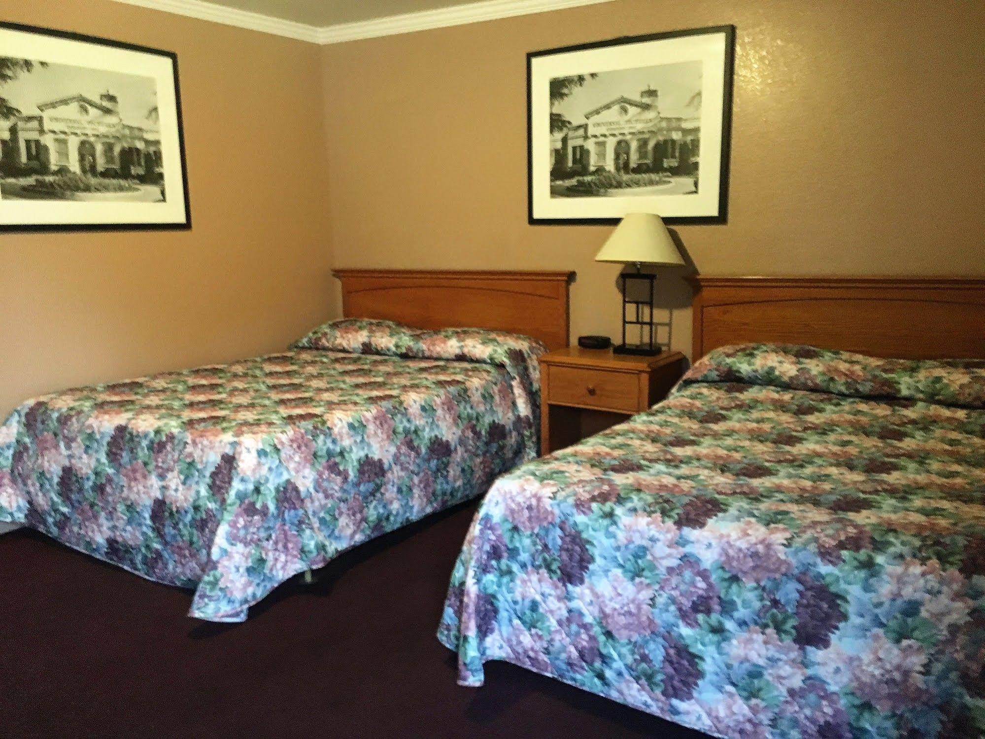 Mission Motel Линвуд Экстерьер фото