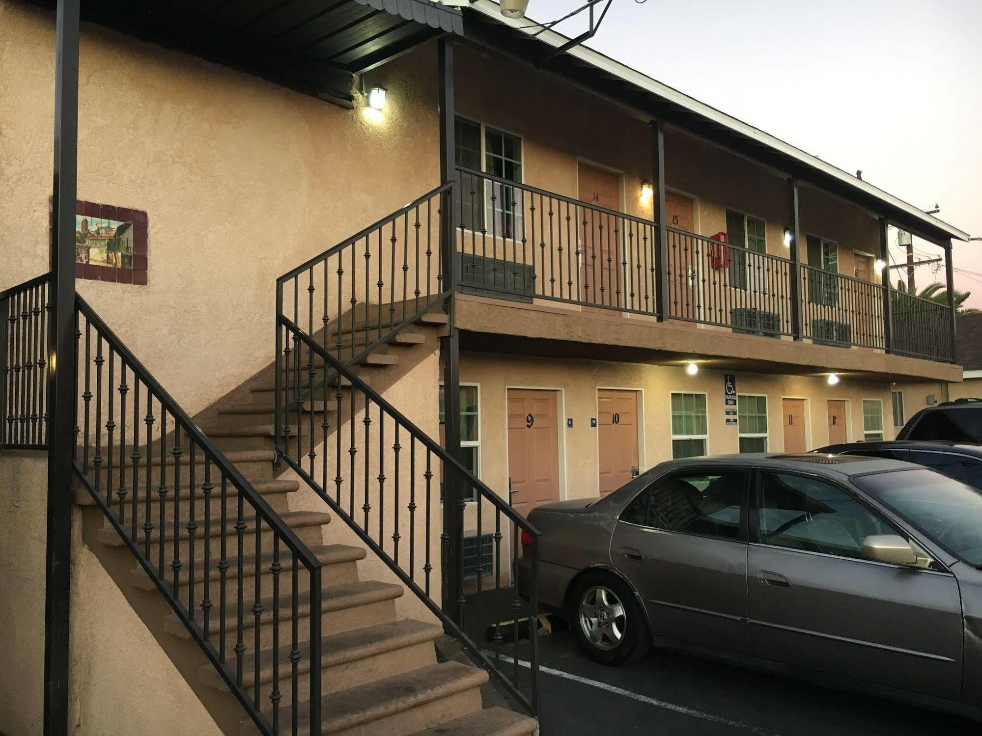 Mission Motel Линвуд Экстерьер фото
